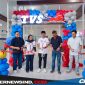 Owner Dealer TVS Blitar Jimmy Yanuar (berkopyah) memotong pita bersama Regional Business Head TVS Motor Company, Vishal Metha. 