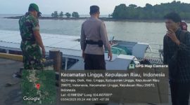 Babinsa Koramil 05/Daik Bersama Polsek Daik Lingga Amankan Arus Balik di Pelabuhan Tanjung Buton