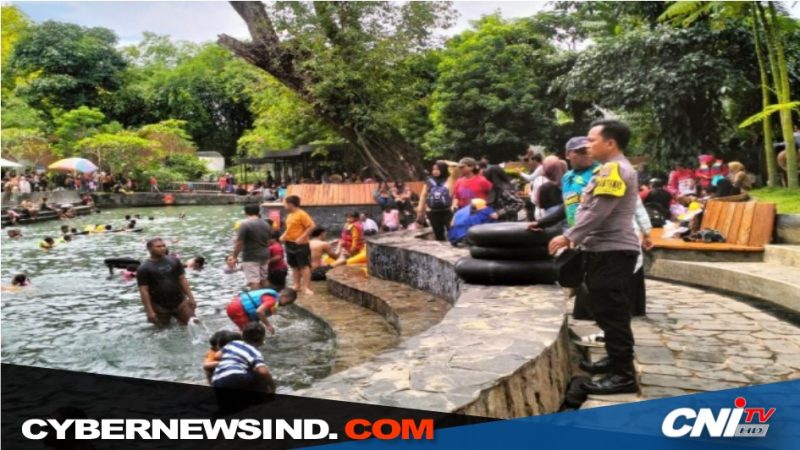 AKP Danang Esanto juga mengimbau kepada pengelola obyek wisata untuk selalu memperhatikan keselamatan wisatawan, terutama saat menggunakan fasilitas wisata air.